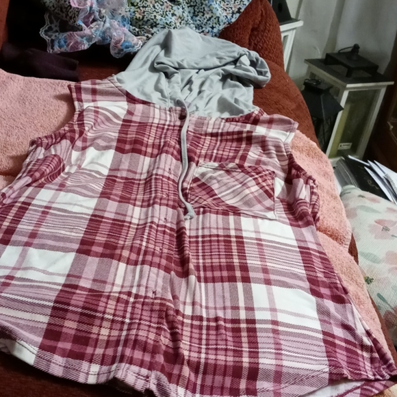 Top - Picture 2 of 3